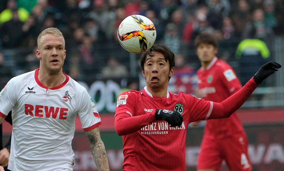 Bundesliga, Hannover-Colonia come Genoa-Siena. Gli ultras: «Via le maglie». I calciatori eseguono