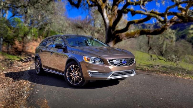Volvo V60 Cross Country, foto e prezzi