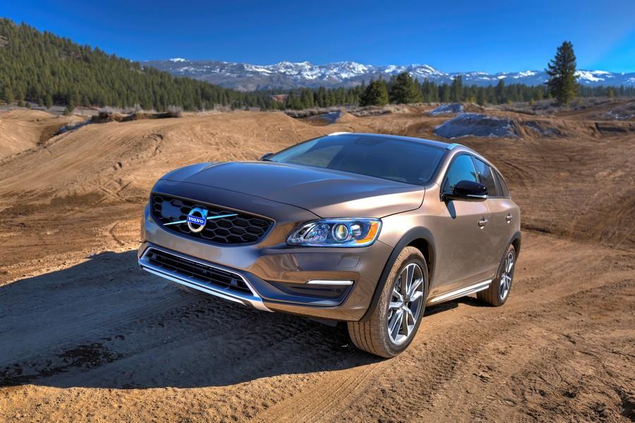 Volvo V60 Cross Country, la prova della station crossover
