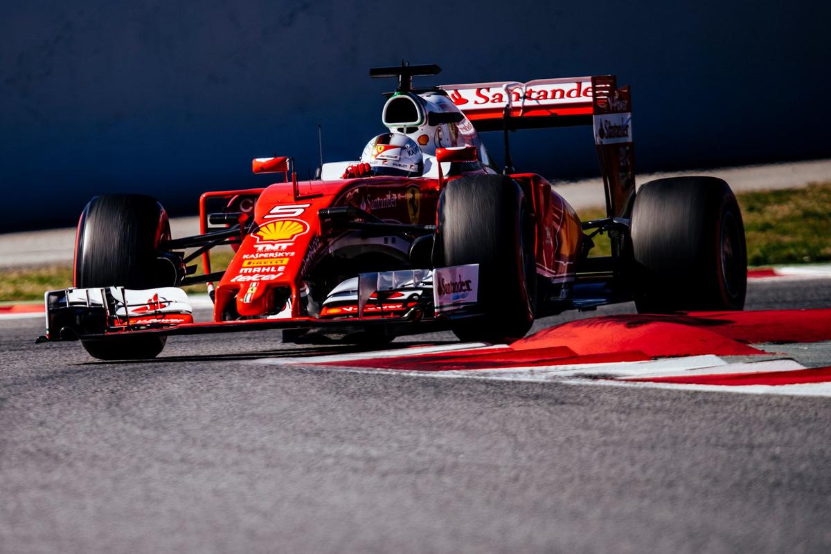 GP Australia, Vettel e Hamilton a caccia di Schumi