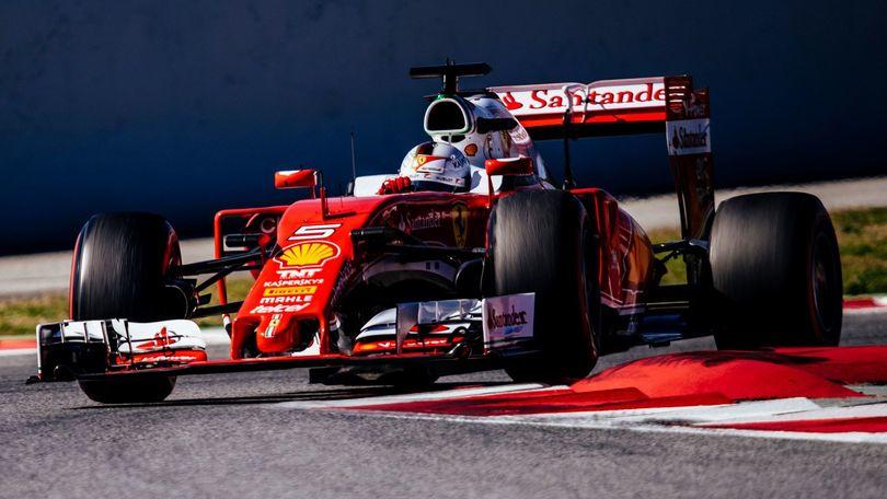 GP Australia, Vettel e Hamilton a caccia di Schumi