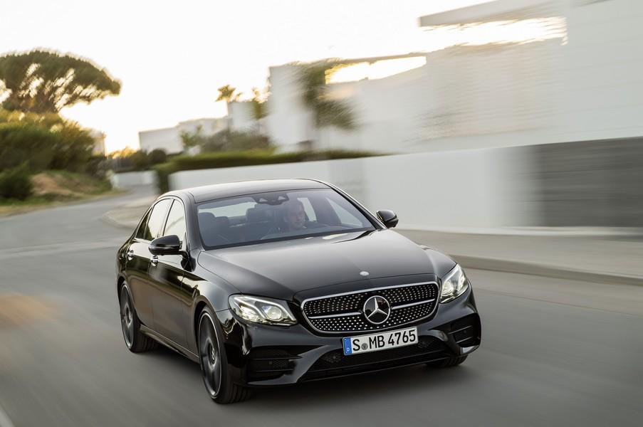 Nuova Mercedes E AMG 4Matic, la berlina da 400 cv
