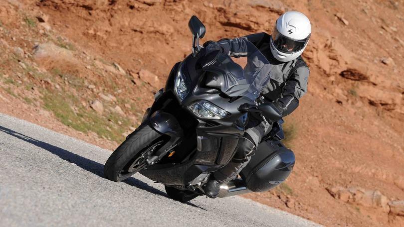 Yamaha FJR 1300: on the road