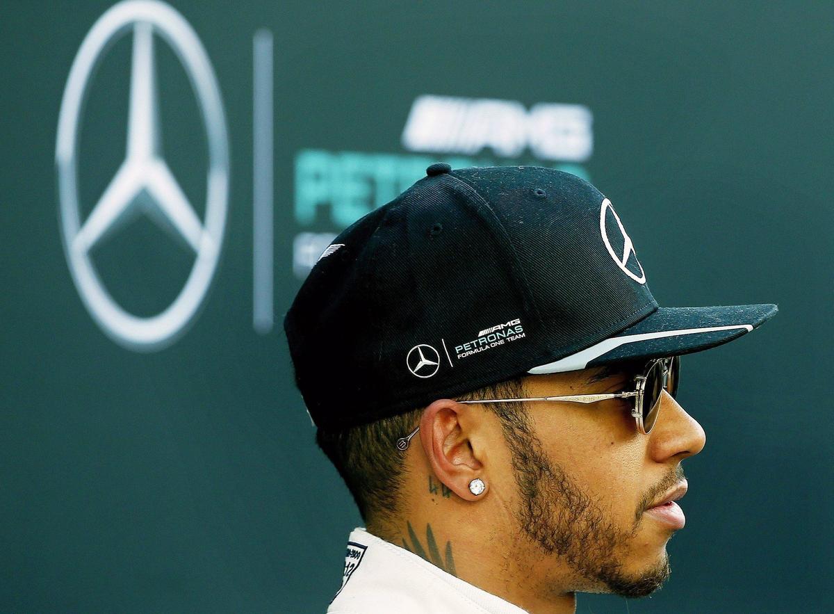 F1, selfie su un Harley: polizia indaga su Hamilton