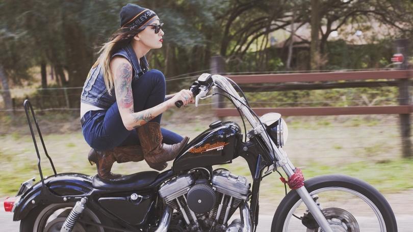 Iron Lilies: solo donne, solo Harley