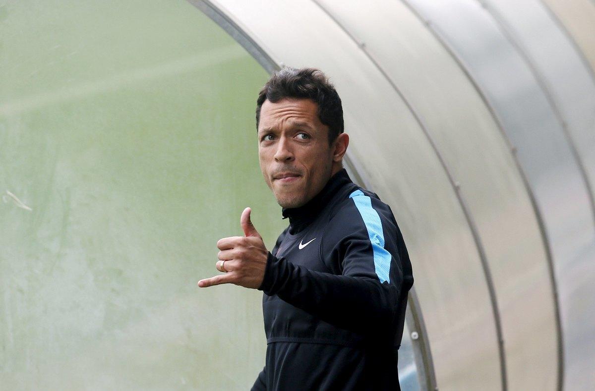 Calciomercato Roma, Adriano rinnova con il Barcellona. «Ma resta in vendita»