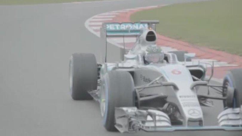 F1, in Australia comanda Hamilton