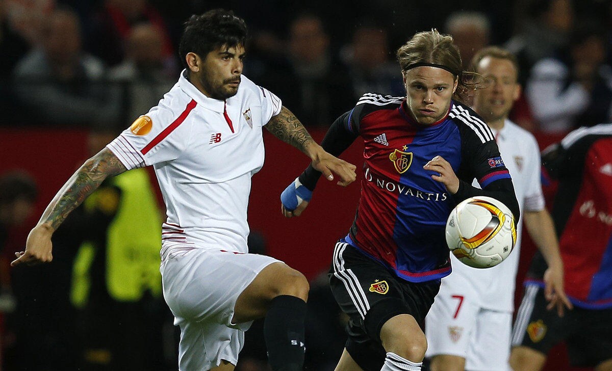 Banega paga 1,2 milioni per andare all'Inter. Accordo con il Siviglia
