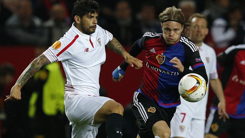 Banega paga 1,2 milioni per andare all'Inter. Accordo con il Siviglia