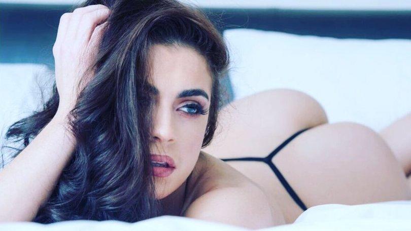Tutto, pur di apparire: ecco Katie Salmon, icona sexy delle wags 2.0