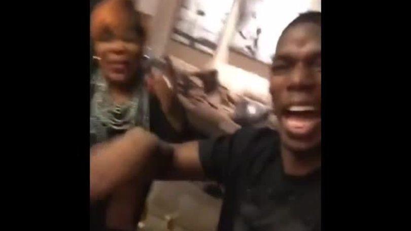 Paul Pogba balla la dab dance con la mamma