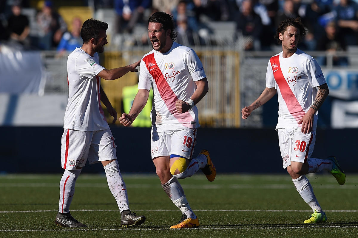Novara-Bari 1-2: che show gli uomini di Camplone