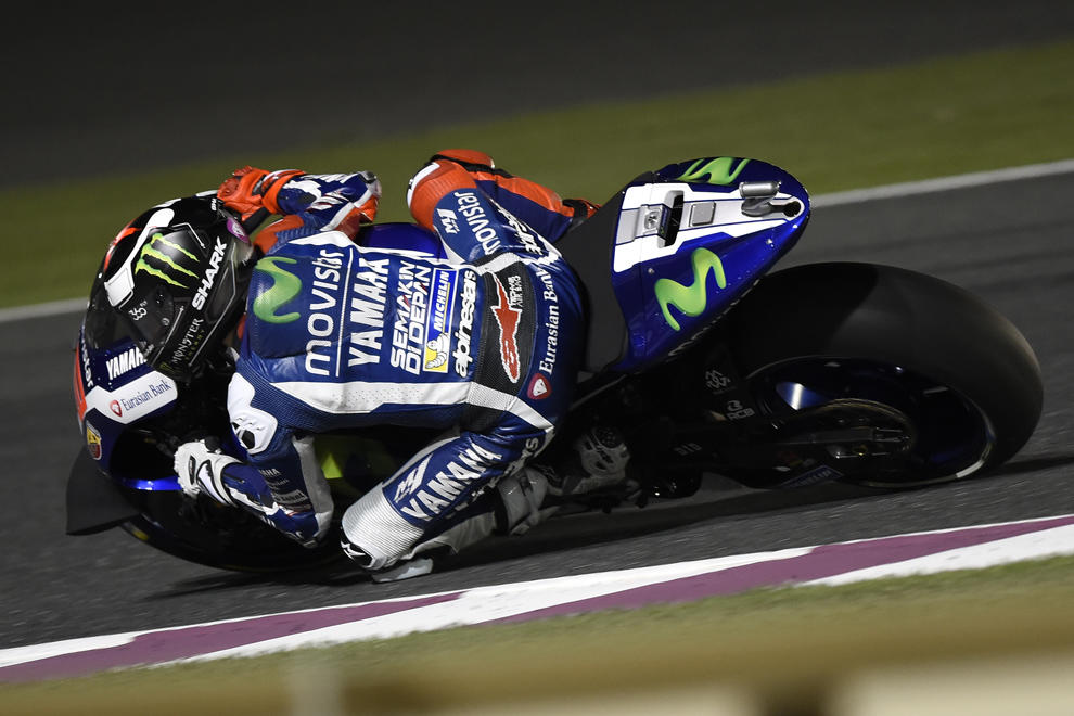 MotoGP Qatar, qualifiche: Lorenzo pole, cinque piloti in 0”200