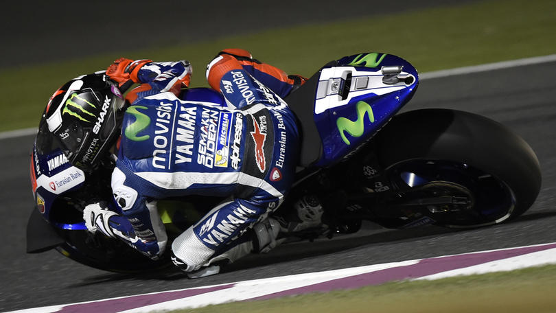 MotoGP Qatar, qualifiche: Lorenzo pole, cinque piloti in 0”200