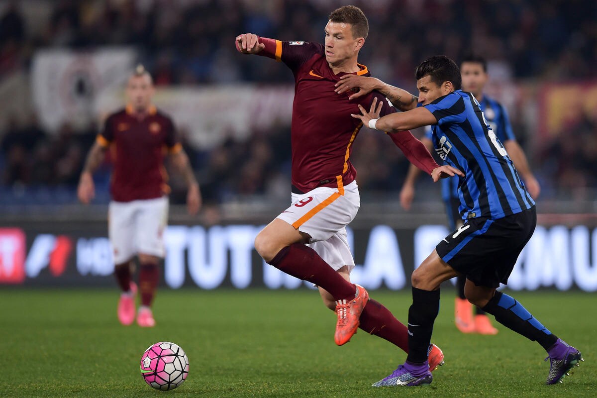 Paradossale Dzeko: entra, la Roma gioca meglio, ma lui sbaglia tutto