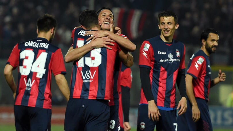 Serie B, Il Crotone torna primo: 4-2 show al Pescara