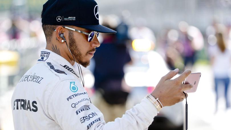 F1, Lewis Hamilton si dà al golf: che colpo ad alta quota!