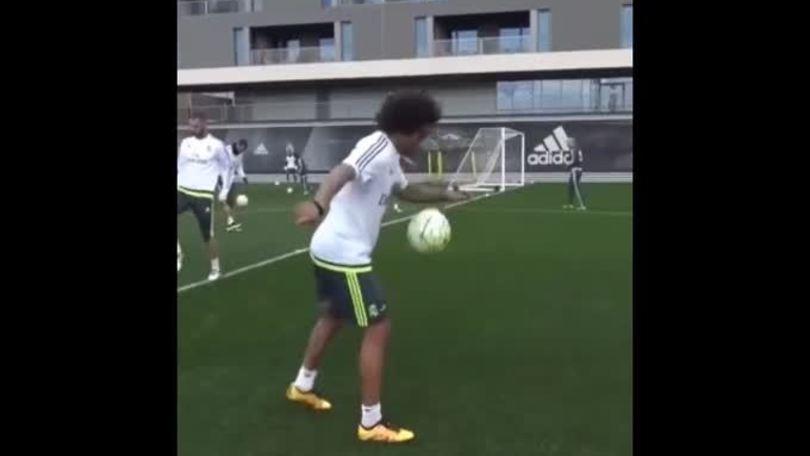 Marcelo a ritmo di samba, palleggi con stile