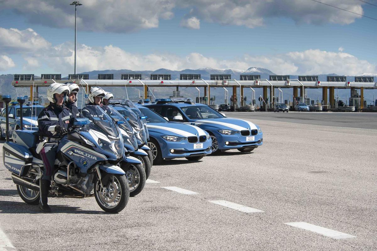 Le nuove BMW 320 d Touring della Polizia Stradale