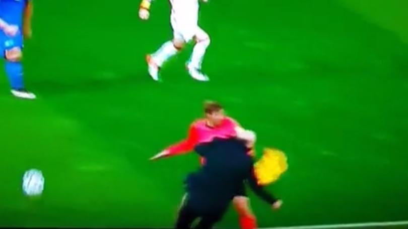 Italia-Spagna, "fallo da rigore" del guardalinee su Del Bosque!