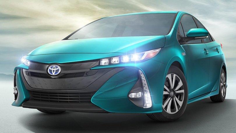 Nuova Toyota Prius Prime, 100 km con 1,4 litri