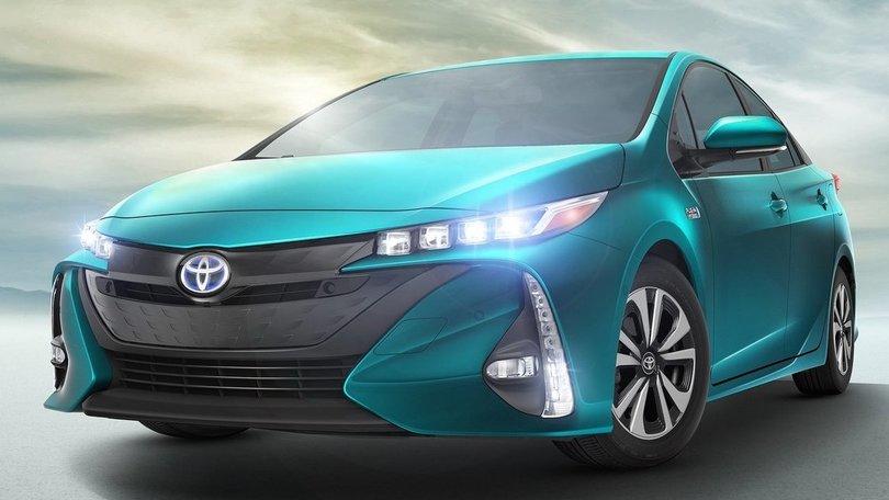Nuova Toyota Prius Plug In, 100 km con 1,4 litri