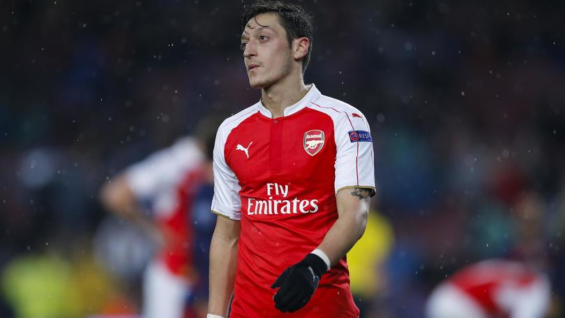 Calciomercato, dalla Spagna: «Il Barcellona vuole Ozil. Dispetto al Real?»