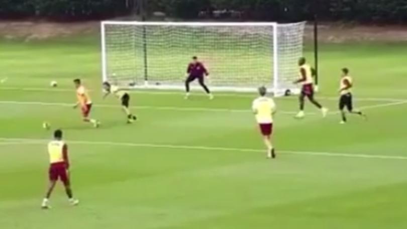 Lenzini, rabona da sogno con il West Ham