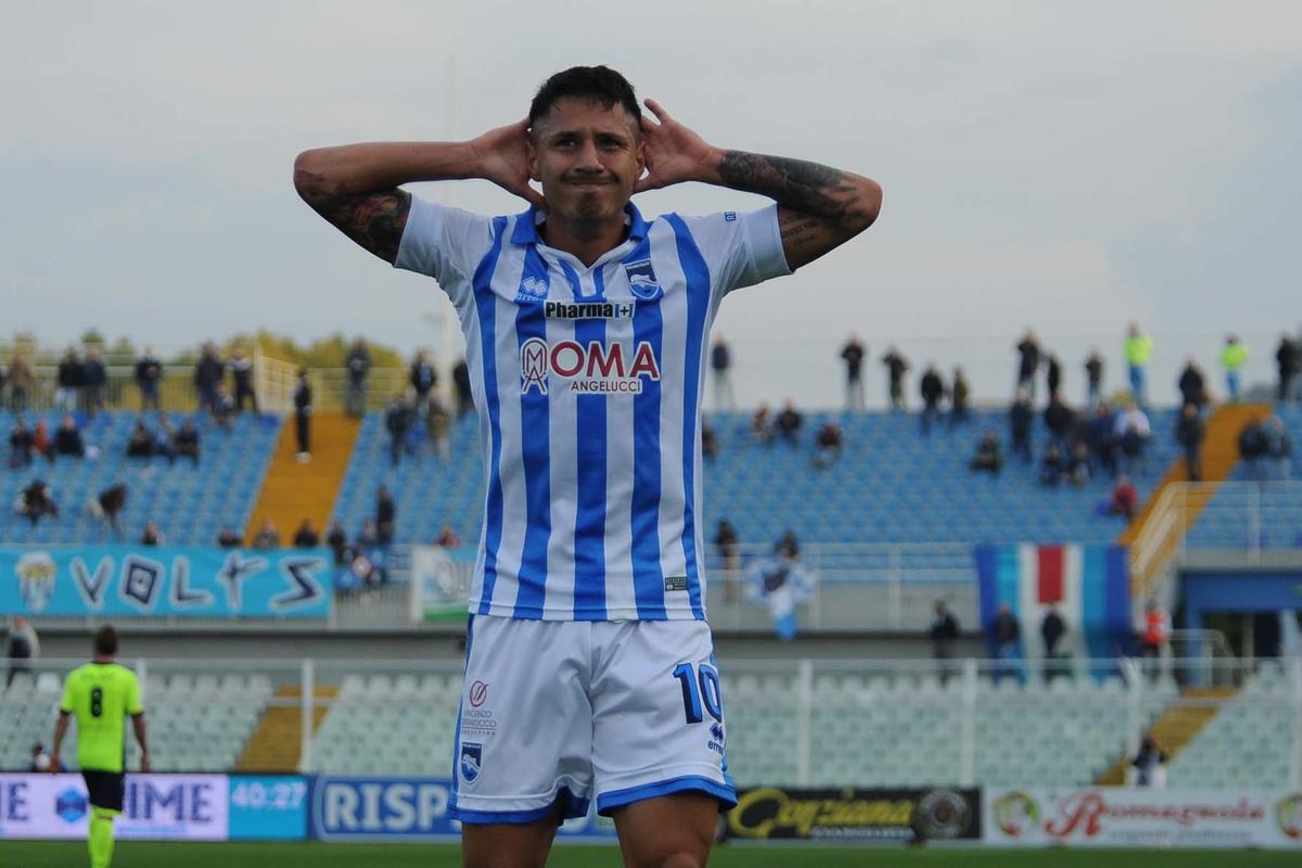 Calciomercato, sorpasso Milan: preso Lapadula!