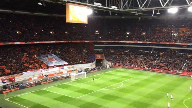 Olanda-Francia, Amsterdam Arena da brividi: al 14' omaggio a Cruijff