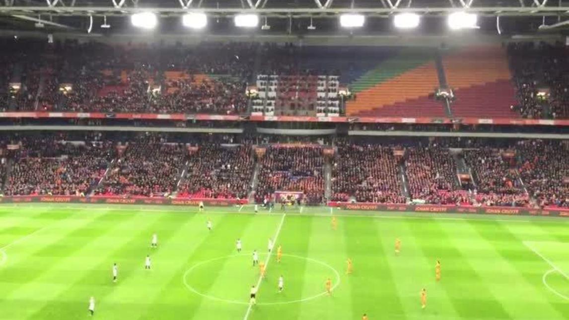 Olanda-Francia, al 14' omaggio a Cruijff: brividi all'Amsterdam Arena