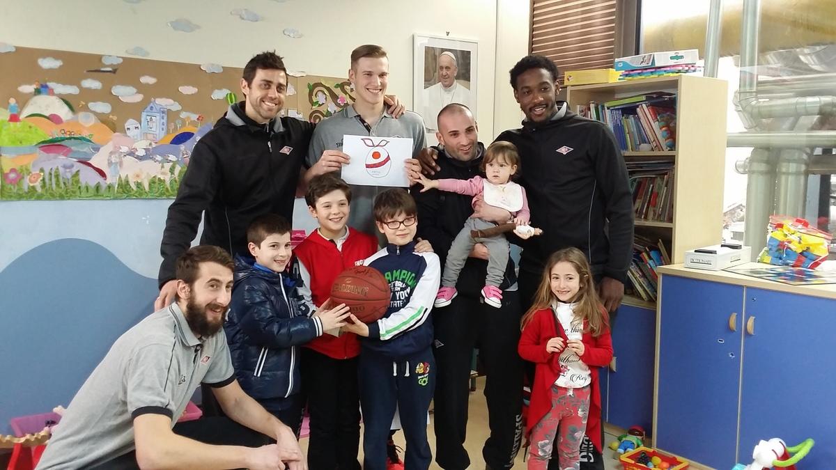 Basket - La Virtus Roma in visita al Bambino Gesù