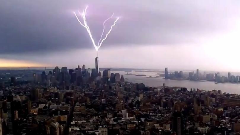 Fulmini a ripetizione sul One World Trade Center