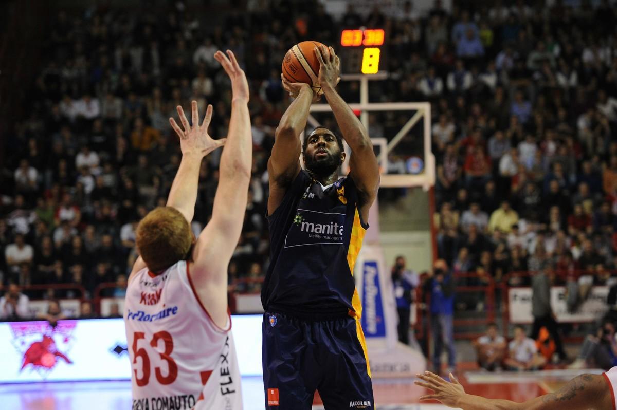 White fa sognare Torino, Simon piega Reggio Emilia
