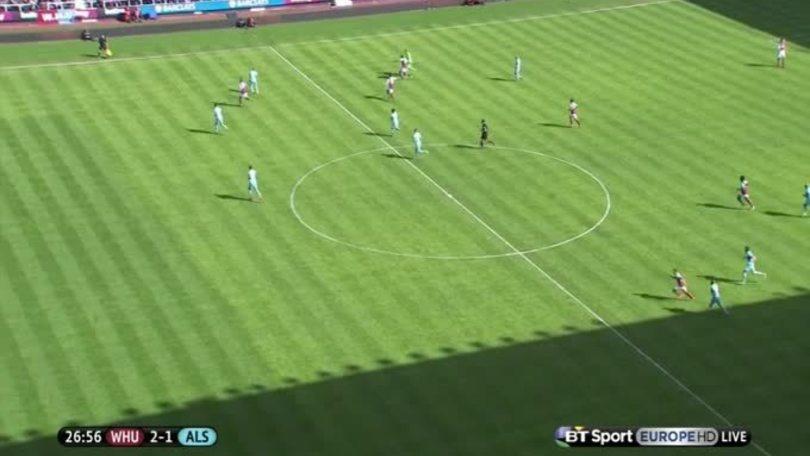 Il calcio è uno sport semplice: il portiere si fa 90 metri e va a segnare