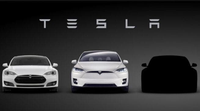 Tesla Model 3, la compatta debutta il 31 marzo