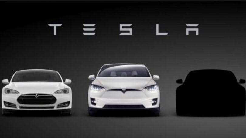 Tesla Model 3, la compatta debutta il 31 marzo