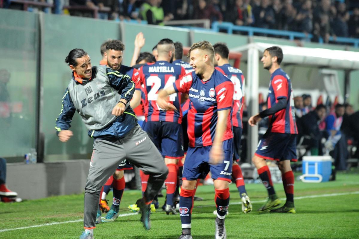 Diretta Cesena-Crotone, probabili formazioni e tempo reale