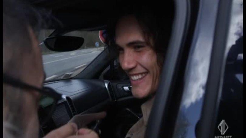 Cavani show canta "'O Surdato 'Nnammurato"
