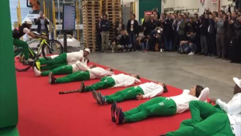 Vittorio Brumotti "salta" un pezzo dell'Italia che punta a Rio