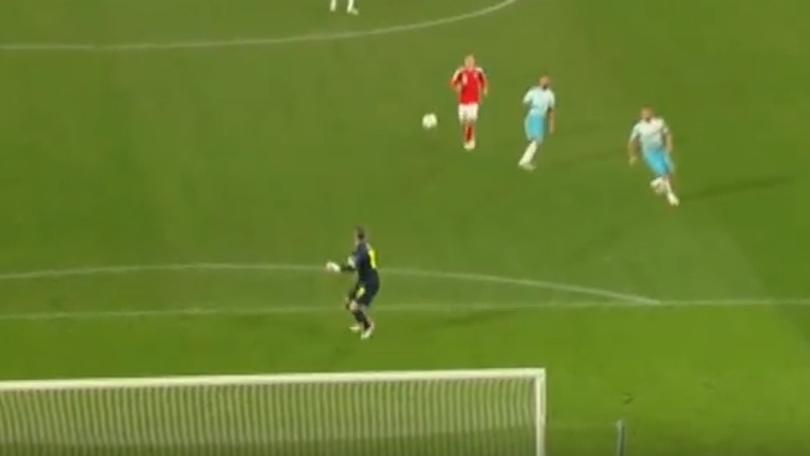 Perla di Arda Turan o papera del portiere?