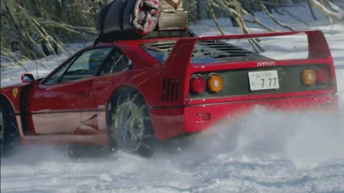 Drifting sulla neve al volante di Ferrari F40
