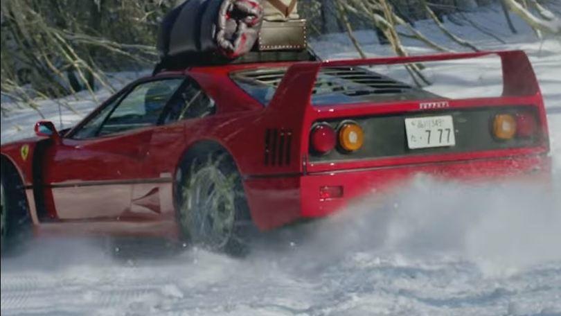 Sulla pista da sci al volante di Ferrari F40