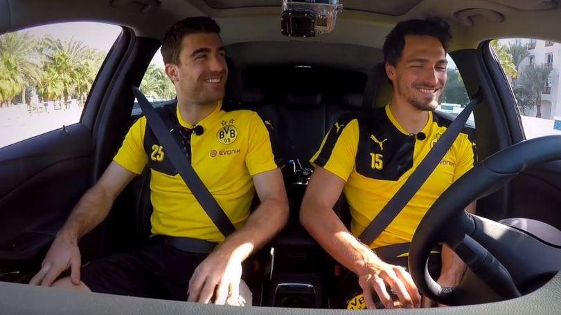 Sfida ad Autoball tra Hummels e Sokratis del Borussia