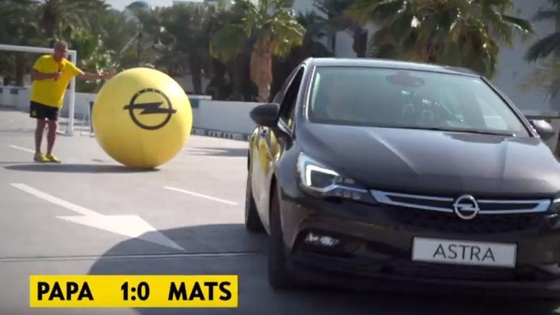 Sfida ad Autoball tra Hummels e Sokratis del Borussia