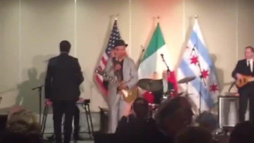 Renzi duetta sulle note di "Sweet home Chicago" con il sindaco