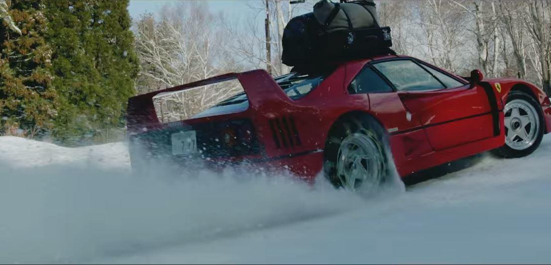 Ferrari F40, il mito anni '80 sfida la neve