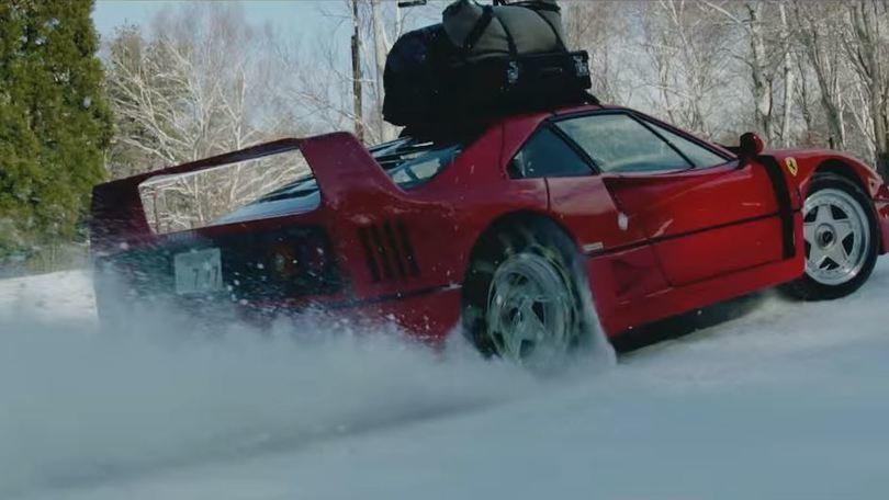 Ferrari F40, il mito anni '80 sfida la neve