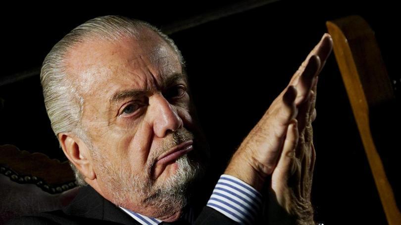 Mediaset-Napoli, scontro frontale. Ma la Lega avverte: 943 milioni di ragioni per Bargiggia