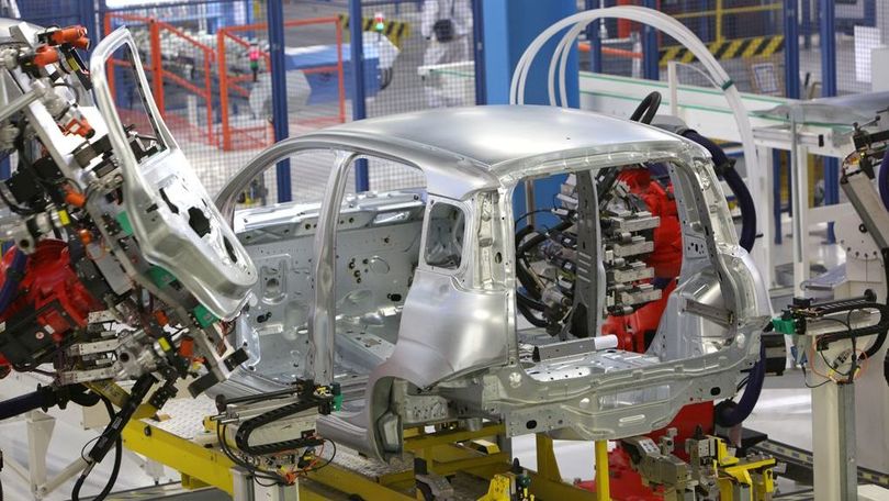 Mercato auto, anche a marzo si vola: +17,4%
